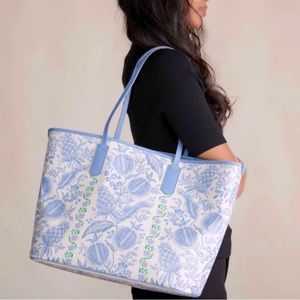 Rifle paper co. Everyday tote in Pomegranate